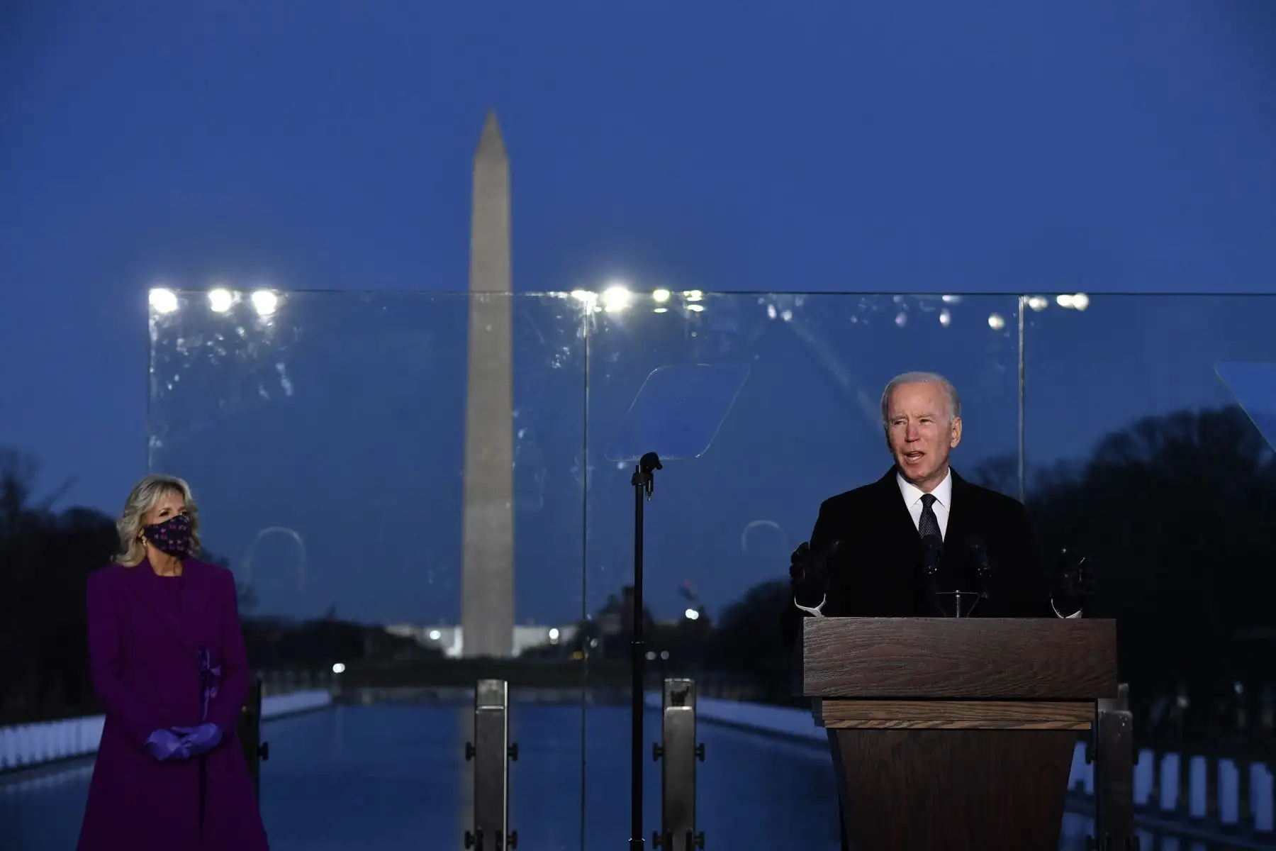 Grandes multitudes se reúnen normalmente en Washington en la noche previa al cambio de mando. Foto: AFP