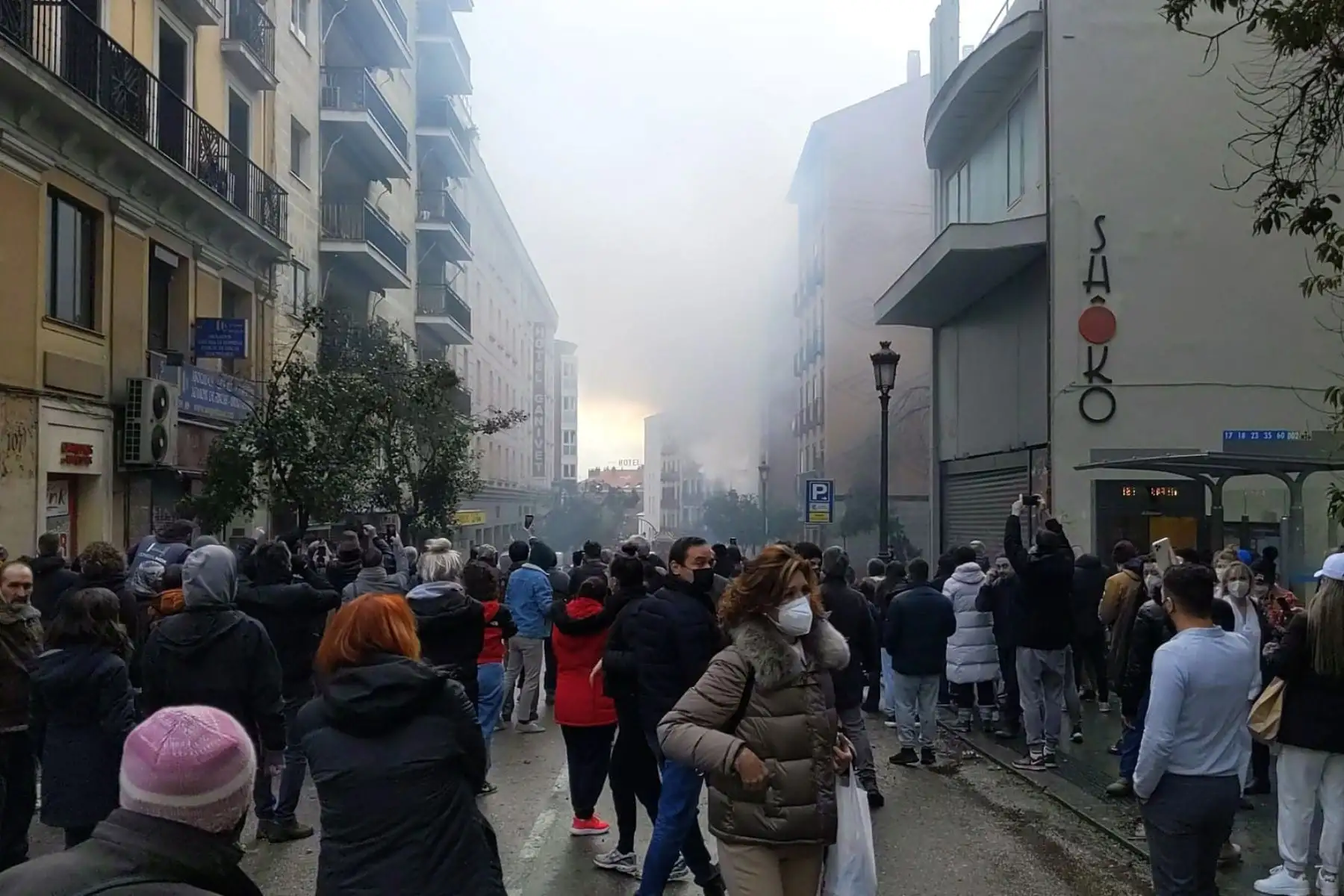 Una fuerte explosión derrumba parte de un edificio en el centro de Madrid. Foto: EFE
