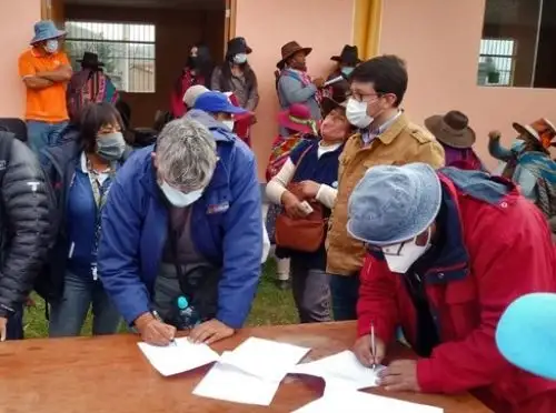 Dirigentes del distrito de Velille, en Cusco, se comprometieron a no bloquear el Corredor Vial Sur tras llegar a un acuerdo con representantes de la minera Las Bambas. ANDINA/Difusión