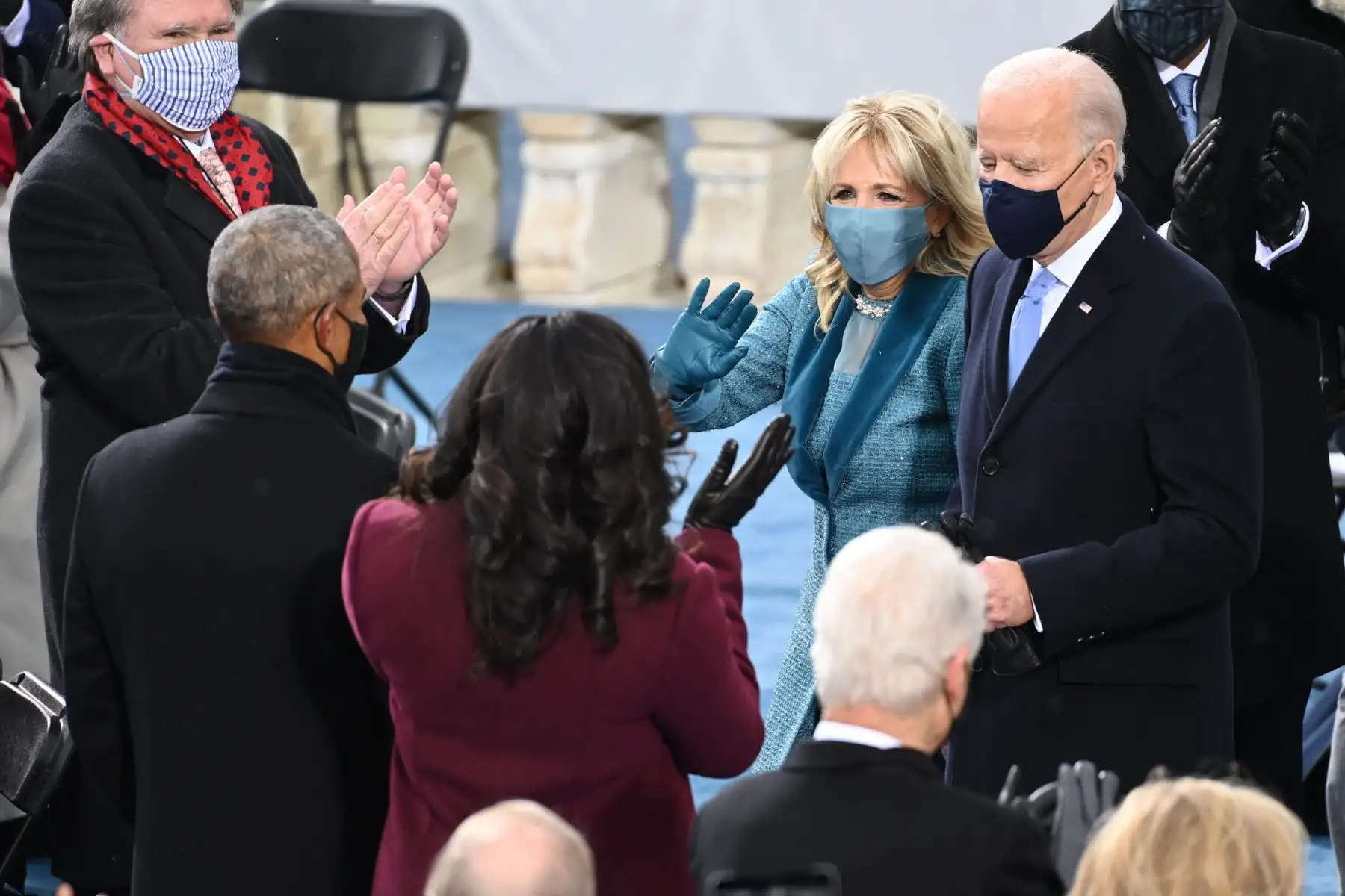 El presidente electo de los Estados Unidos, Joe Biden y la entrante Primera Dama de los Estados Unidos, Jill Biden, llegan para su investidura como 46o presidente de los Estados Unidos, en el frente occidental del Capitolio de los Estados Unidos en Washington, DC. Foto: AFP