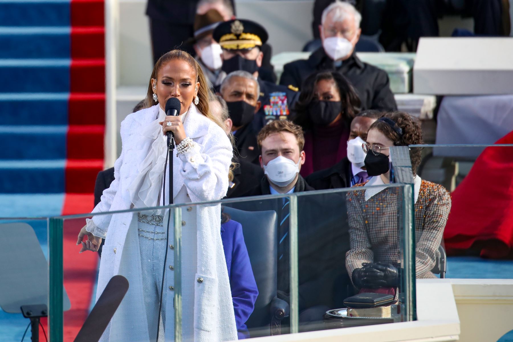 Jennifer Lopez canta durante la toma de posesión del presidente electo de los Estados Unidos, Joe Biden, en el frente occidental del Capitolio de los Estados Unidos. Foto: APF
