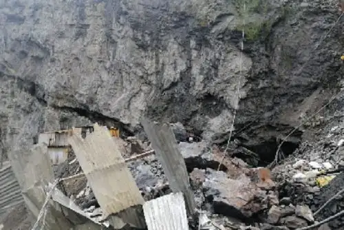 Personal de la oficina de Defensa Civil de la Municipalidad Distrital de Ananea realiza la constatación y evaluación de daños, en coordinación con el Comité Central de Seguridad de la Corporación Central de Ananea.