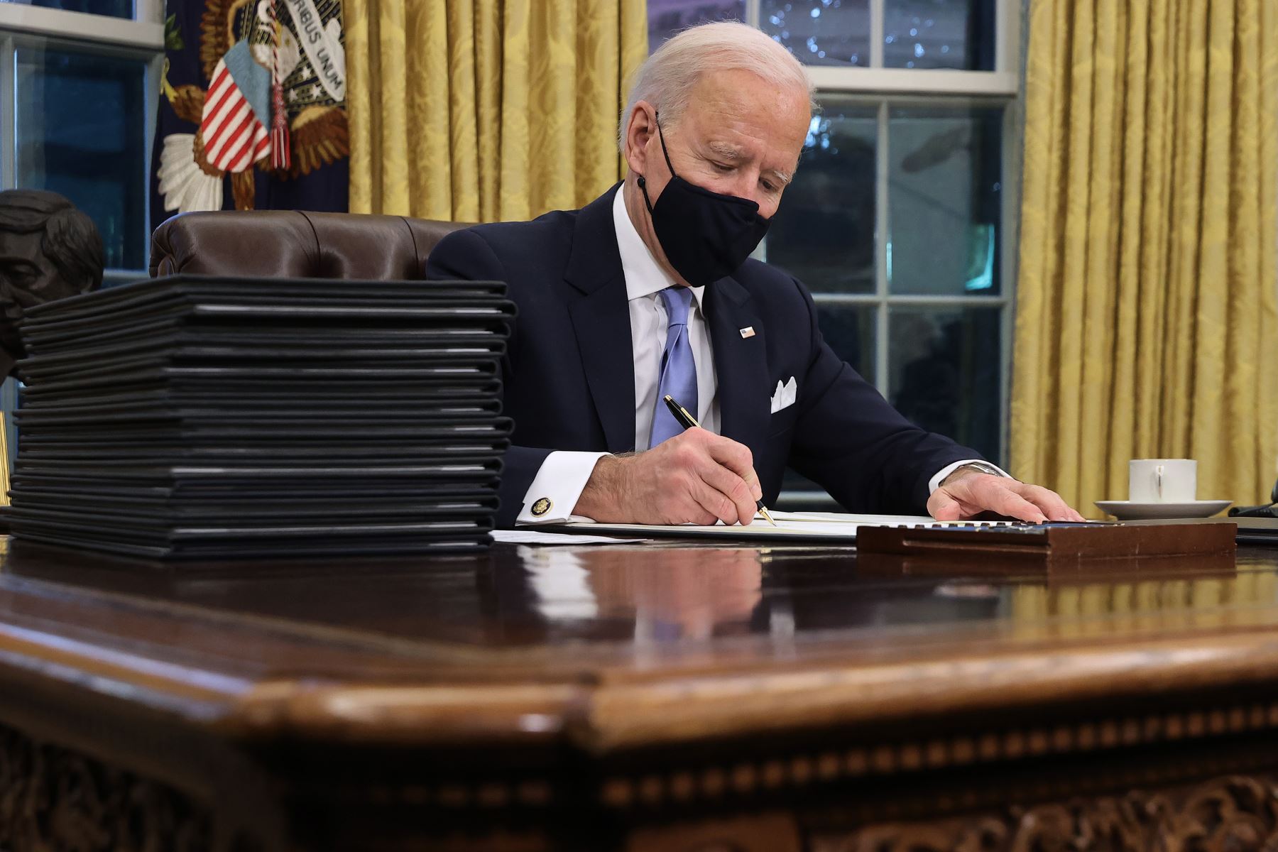 Uno de los primeros actos de Biden como presidente fue detener el proceso que Trump inició oficialmente en julio del año pasado para sacar a Washington de la OMS. Foto: AFP