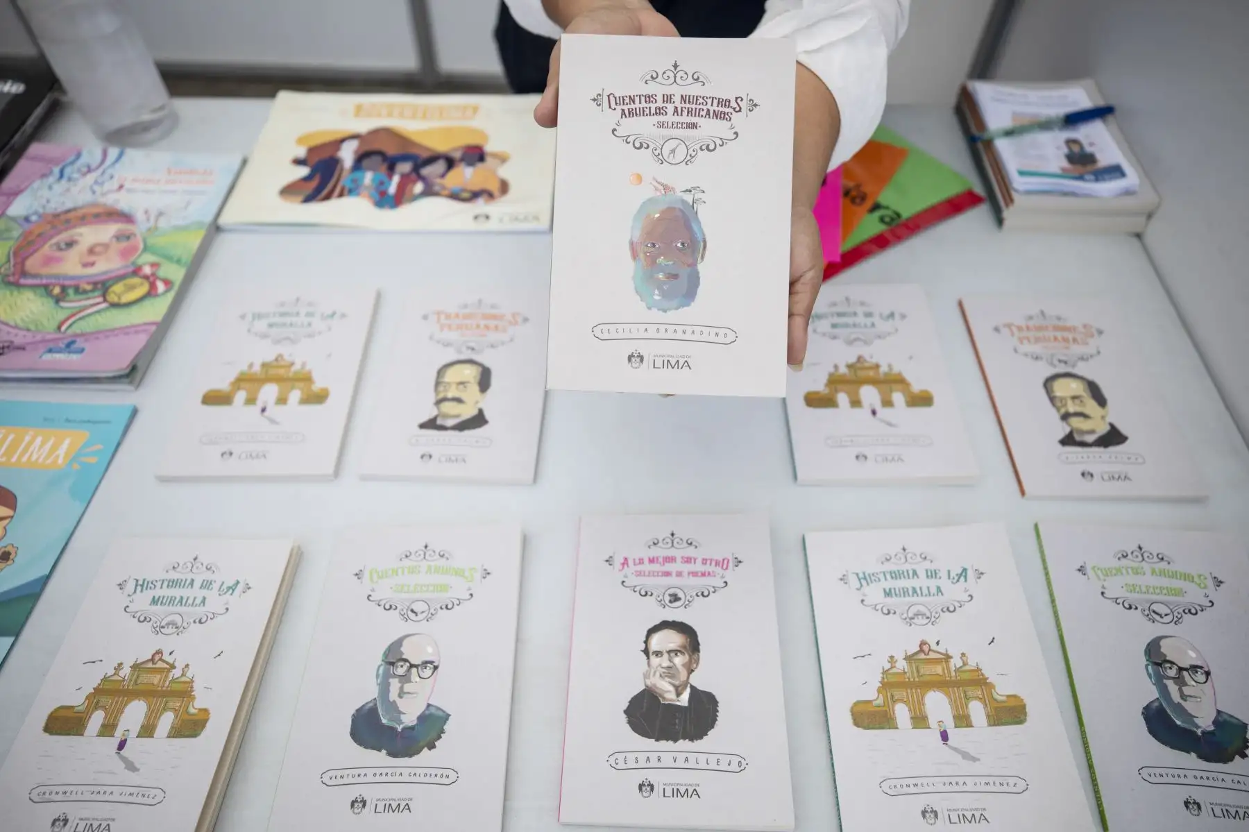 La Feria Itinerante del Libro 2021 continúa hasta el 31 de enero en el parque Juana Alarco de Dammert, en el Cercado de Lima. El evento cuenta con todos los protocolos de seguridad para evitar la propagación del covid-19. Foto: MML