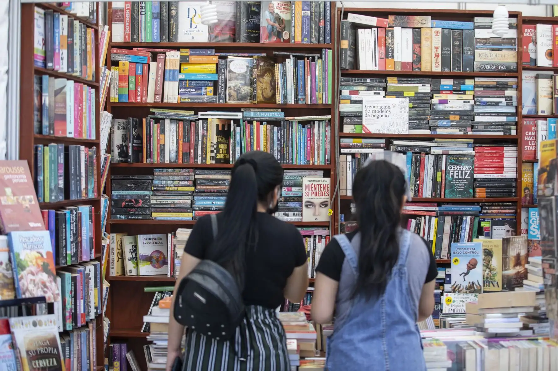 La Feria Itinerante del Libro 2021 continúa hasta el 31 de enero en el parque Juana Alarco de Dammert, en el Cercado de Lima. El evento cuenta con todos los protocolos de seguridad para evitar la propagación del covid-19. Foto: MML