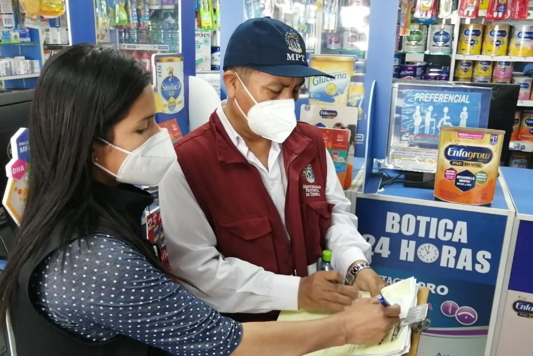 Intervención de control permitió detectar una gran cantidad de medicamentos vencidos y adulterados.