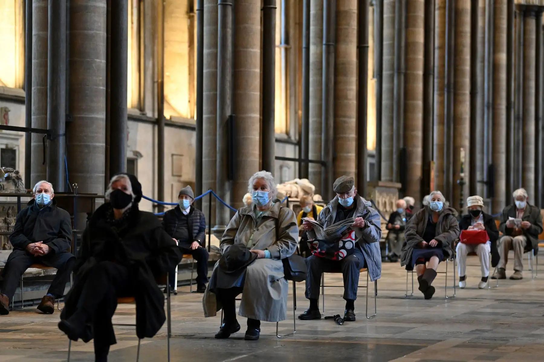 El edificio de los siglos XIII-XIV es una de las tres catedrales británicas que participan en el mayor programa de vacunación de Inglaterra. Foto: AFP