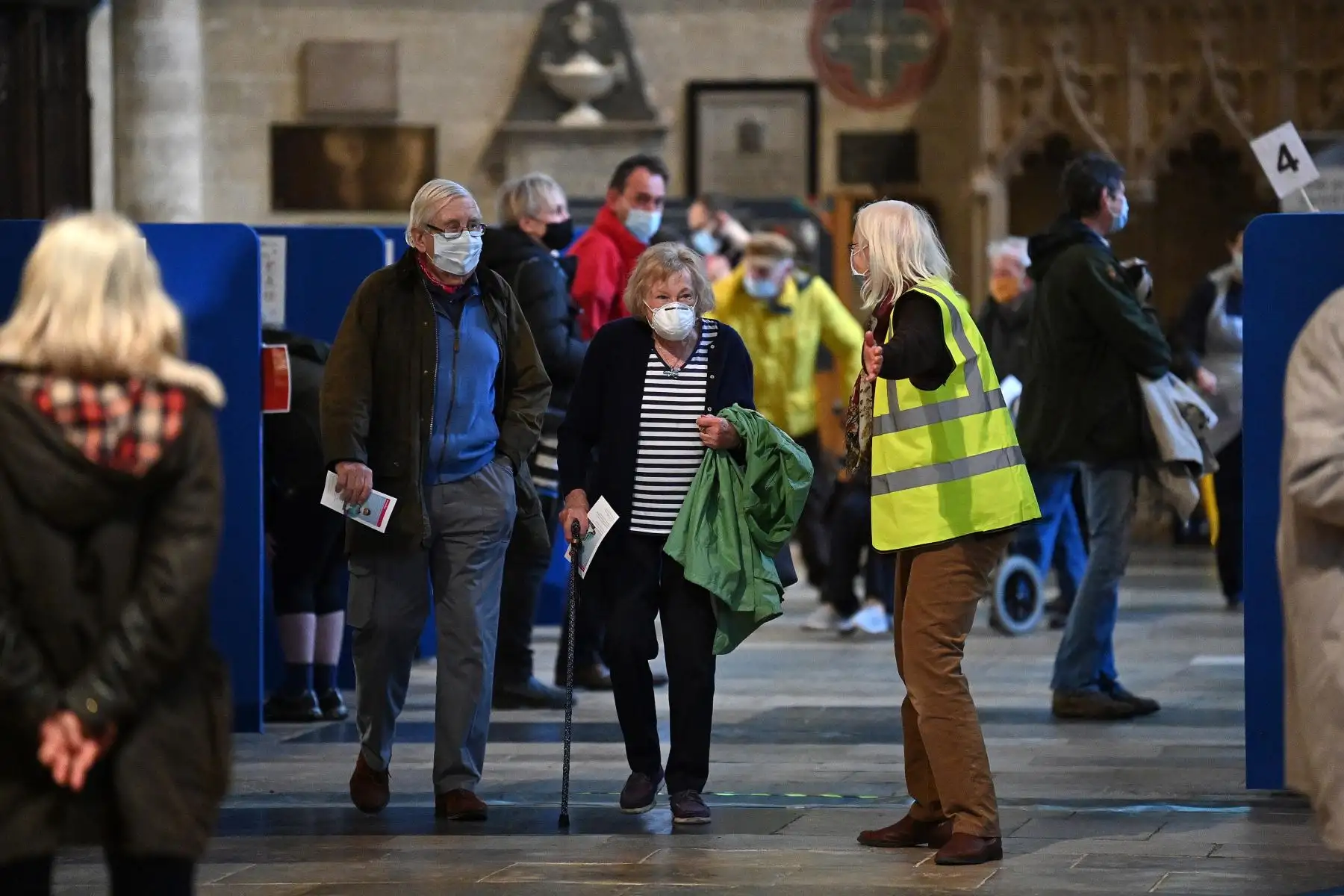 El edificio de los siglos XIII-XIV es una de las tres catedrales británicas que participan en el mayor programa de vacunación de Inglaterra. Foto: AFP