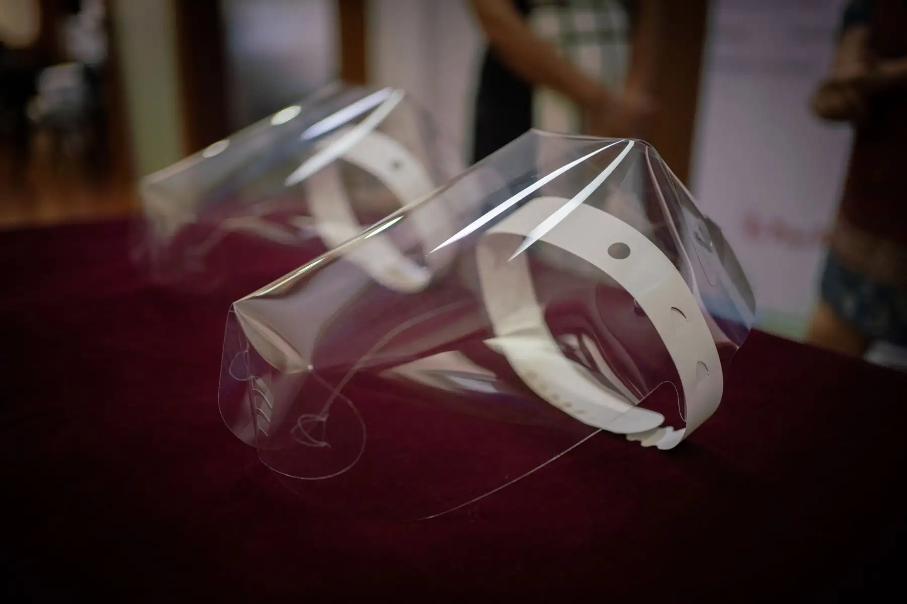 El Programa de las Naciones Unidas para el Desarrollo, FabLab Perú y diversas instituciones aliadas realizaron la entrega de 11 mil 500 “Cascos de Vida” al Ministerio de Salud destinados a proteger al cuerpo médico en terreno.
Foto: PNUD