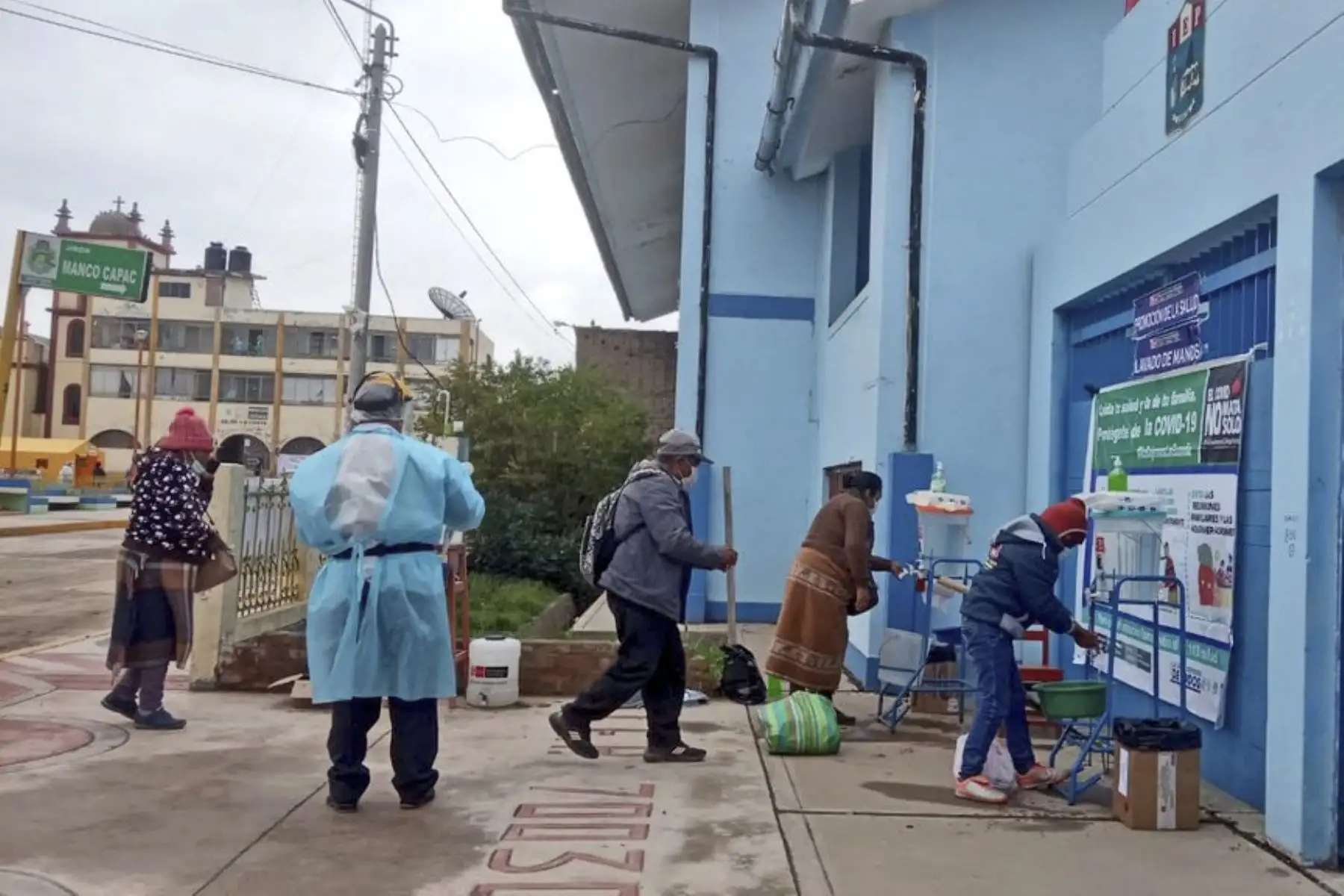 Personal del Minsa y la Diresa Puno realizó una intervención de salud pública Tayta en el distrito de Coata, cumpliendo con el compromiso de brindar atención integral de salud a los pobladores de la cuenca. Foto: Minsa