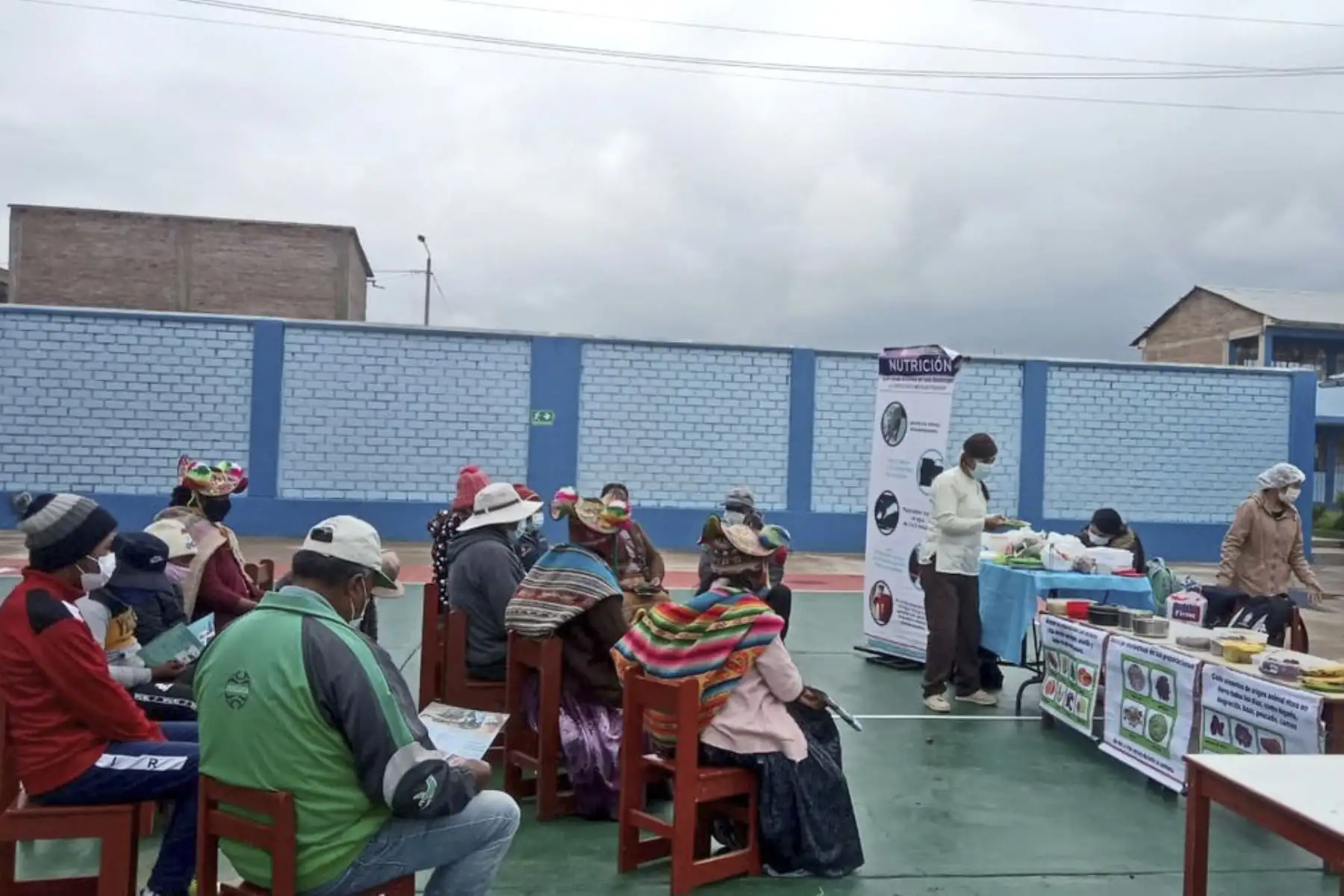Personal del Minsa y la Diresa Puno realizó una intervención de salud pública Tayta en el distrito de Coata, cumpliendo con el compromiso de brindar atención integral de salud a los pobladores de la cuenca. Foto: Minsa
