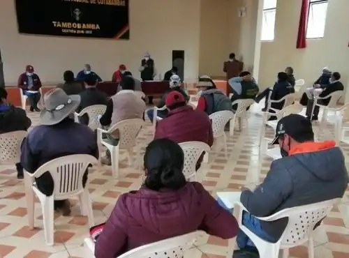 Representantes del Minem informan sobre inversiones en Apurímac y el canon minero a dirigentes de las provincias de Cotabambas y Grau como parte del proceso de diálogo para garantizar el tránsito en el Corredor Vial Sur.