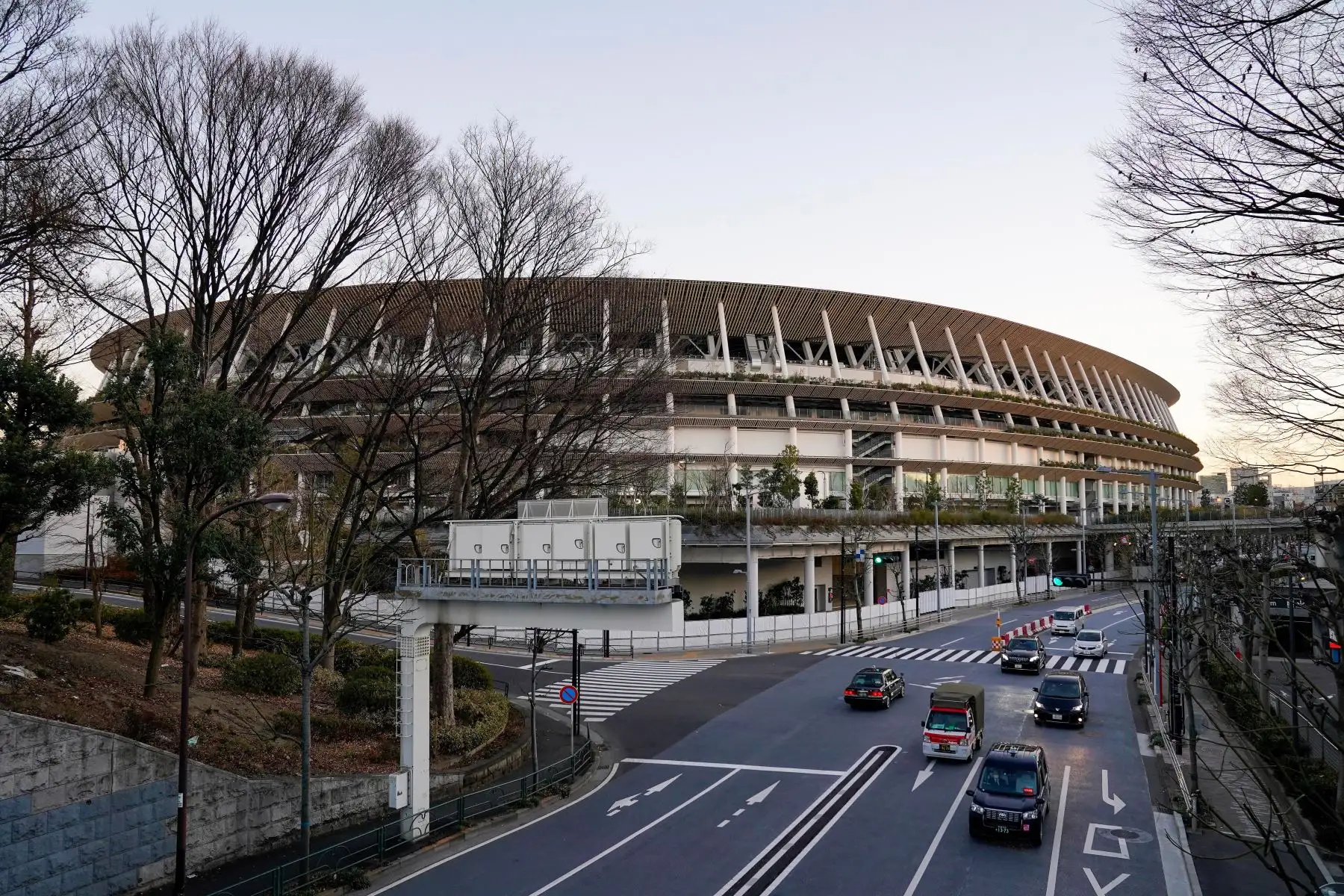 El Estadio Nacional, la sede principal de los Juegos Olímpicos y Paralímpicos de Tokio 2020, se ve en Tokio, Japón.
Foto: AFP
