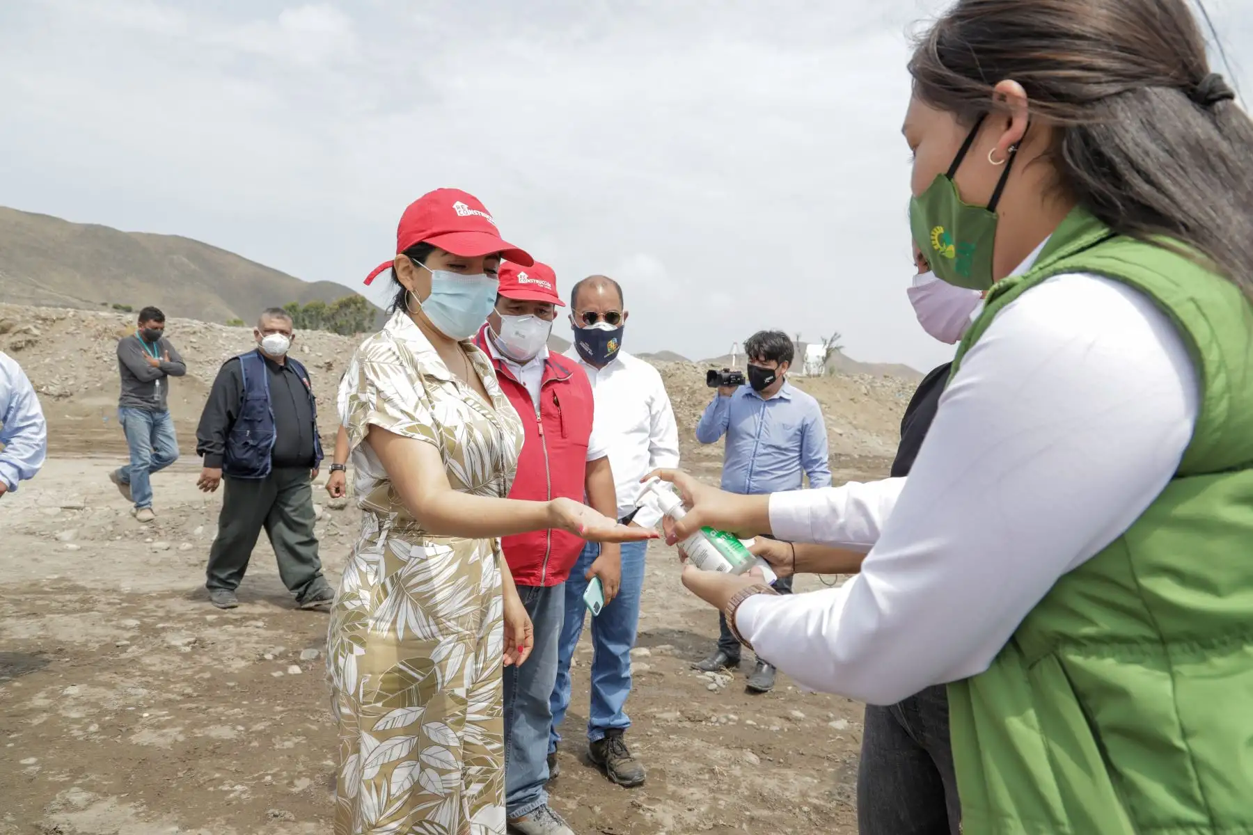 Directora de la Autoridad para la Reconstrucción con Cambios, Amalia Moreno  inaugura las  defensas ribereñas del río Mala.
Foto: ARCC