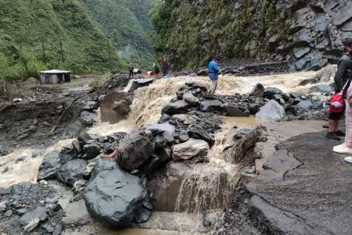 El Indeci pidió a las autoridades locales y regionales vigilar permanentemente el caudal de ríos y quebradas, evitar cruzarlos en caso aumente su caudal. Foto: ANDINA/Indeci