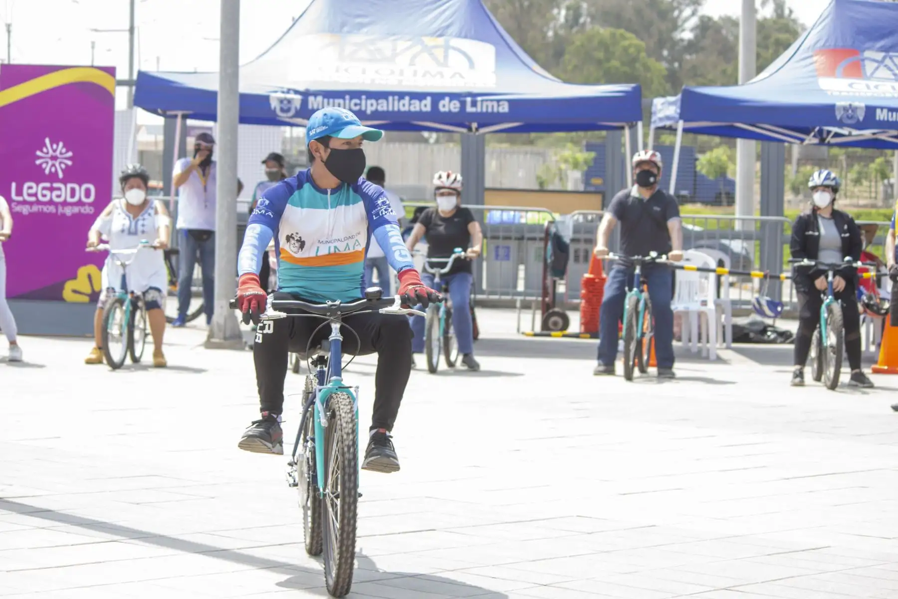 Municipalidad de Lima promueve la Escuela de ciclismo urbano, que en esta oportunidad llega a Villa El Salvador. 
Foto: Municipalidad de Lima