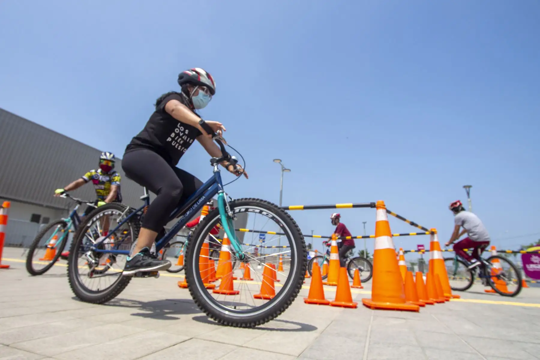 Municipalidad de Lima promueve la Escuela de ciclismo urbano, que en esta oportunidad llega a Villa El Salvador. 
Foto: Municipalidad de Lima
