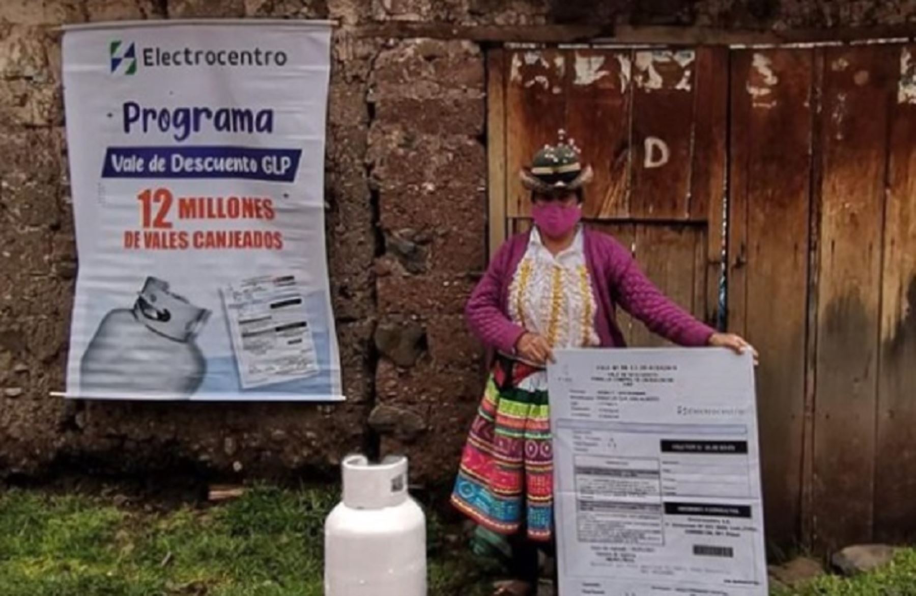 El Ministerio de Energía y Minas (Minem) informó que se ha realizado el canje número 12 millones del Vale de Descuento GLP, distribuido por la empresa Electrocentro, poniendo a las regiones de la sierra central del Perú entre las más beneficiadas de este programa social que permite acceder a una rebaja de 16 soles en la compra de un balón de gas casero. Foto: Minem