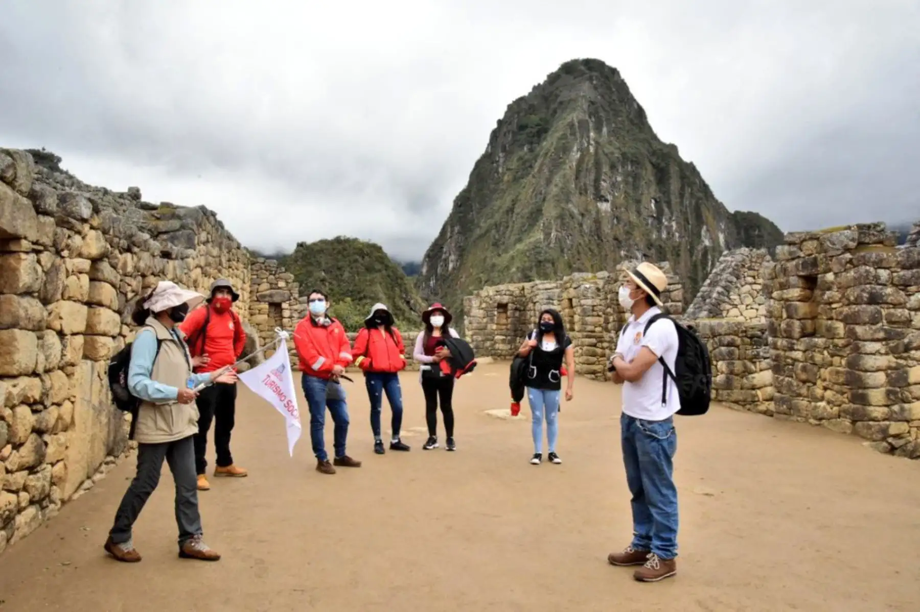 Cusco refuerza equipo de fiscalización turística para inspeccionar y garantizar el cumplimiento de las normas y los protocolos sanitarios sectoriales que exige el Sello SafeTravels en el destino.
Foto: ANDINA/MINCETUR