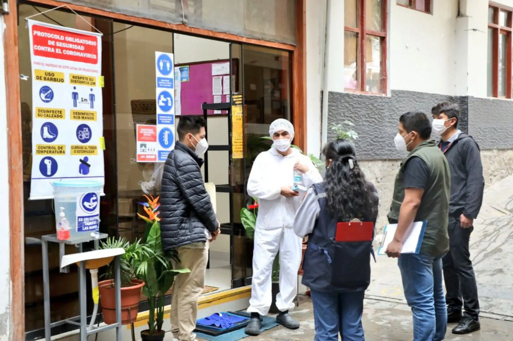 Cusco refuerza equipo de fiscalización turística para inspeccionar y garantizar el cumplimiento de las normas y los protocolos sanitarios sectoriales que exige el Sello SafeTravels en el destino.
Foto: ANDINA/MINCETUR