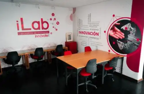 La Libertad es la primera región en contar con un iLAB, un Laboratorio de Innovación Pública, un espacio que propiciará y acompañará la generación de proyectos de mipymes y emprendedores innovadores para mejorar la competitividad y también brindar soluciones a desafíos públicos de la región enfocados en las necesidades de las personas.