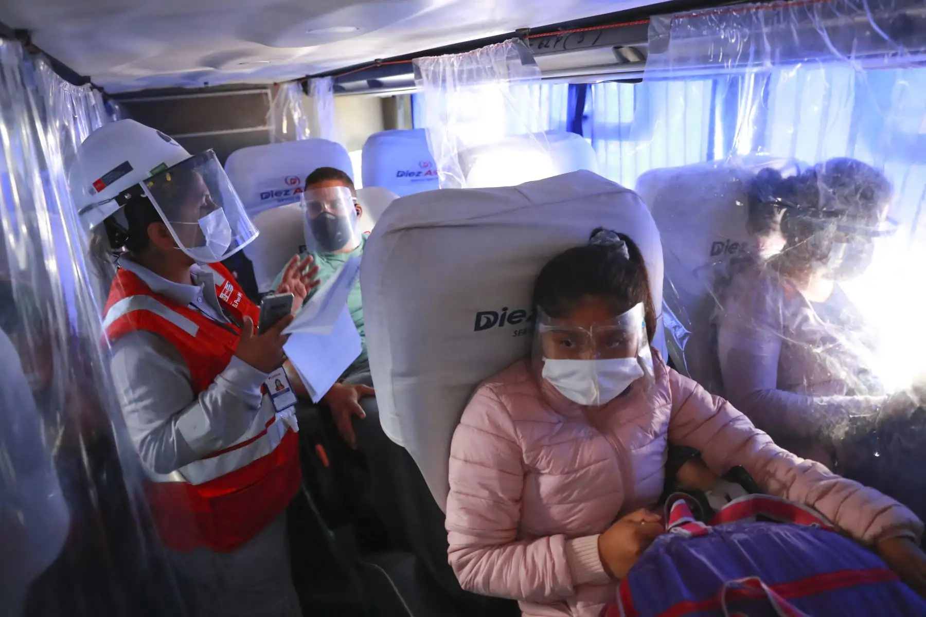 Suman 15 las regiones del país donde sí está autorizado el servicio de transporte interprovincial terrestre de pasajeros, aunque en aquellas con nivel de contagio muy alto de covid-19 el aforo máximo permitido es del 50%, durante el período comprendido entre el 31 de enero y el 14 de febrero. ANDINA/Carla Patiño Ramírez