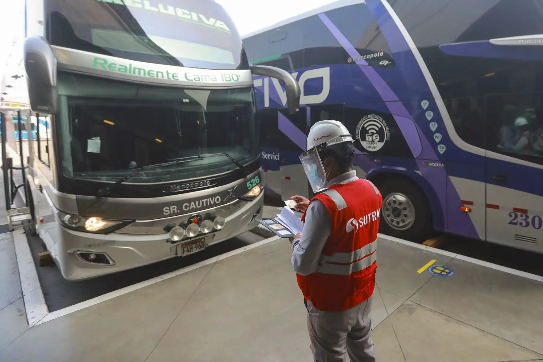Luego de que el Ejecutivo extendiera la inmovilización social obligatoria hasta el 28 de febrero, la Superintendencia de Transporte Terrestre de Personas, Carga y Mercancías (Sutran), informa que a nivel nacional solo se encuentran operativos 143 terminales terrestres autorizados por el Ministerio de Transporte y Comunicaciones. ANDINA/Carla Patiño Ramírez