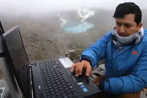 Expertos en hidrometeorología del Instituto Nacional de Investigación en Glaciares y Ecosistemas de Montaña (Inaigem) estudian y monitorean el comportamiento de la laguna de origen glacial Palcacocha, ubicada en la provincia de Huaraz, en la región Áncash. Foto: Inaigem
