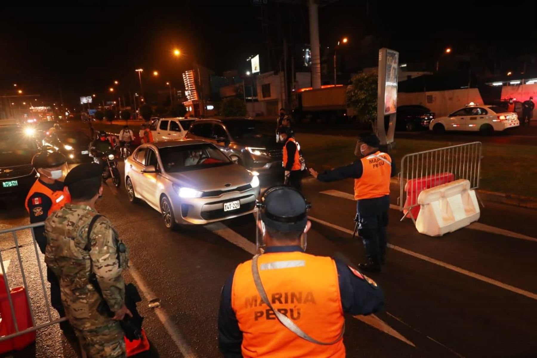 Ministros de Defensa e Interior revisaron cumplimiento de toque de queda en Callao y Lima. Foto: ANDINA/Difusión.