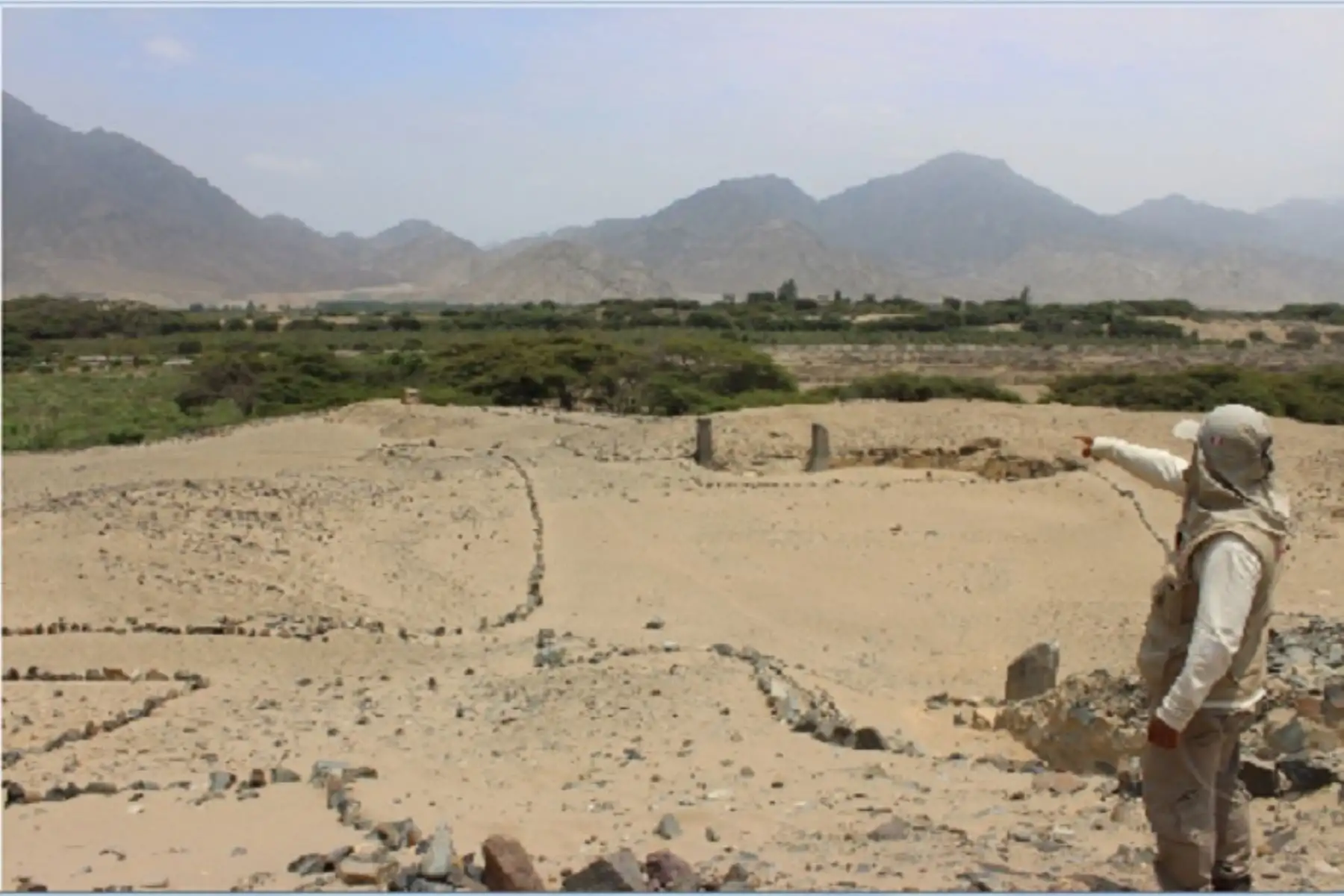 Los invasores, provenientes de la ciudad de Barranca, construyeron casas precarias durante la pandemia, cuando por medidas de precaución el campamento de los arqueólogos fue cerrado