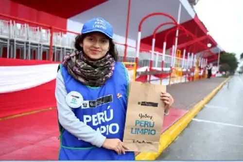 Los jóvenes participantes – hombres y mujeres- serán beneficiarios de un plan de capacitación en historia ambiental del Perú, procesos de mejoramiento de desempeño ambiental en materias tales como: educación ambiental, calidad ambiental (aire, agua y suelo) y fiscalización ambiental; entre otros temas.