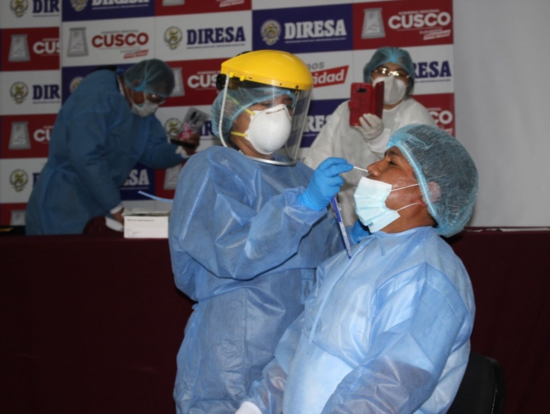 Más de 500 especialistas de laboratorio clínico de Cusco ya pueden tomar pruebas antigénicas para detectar casos de coronavirus (covid-19) en esa region. ANDINA/Difusión