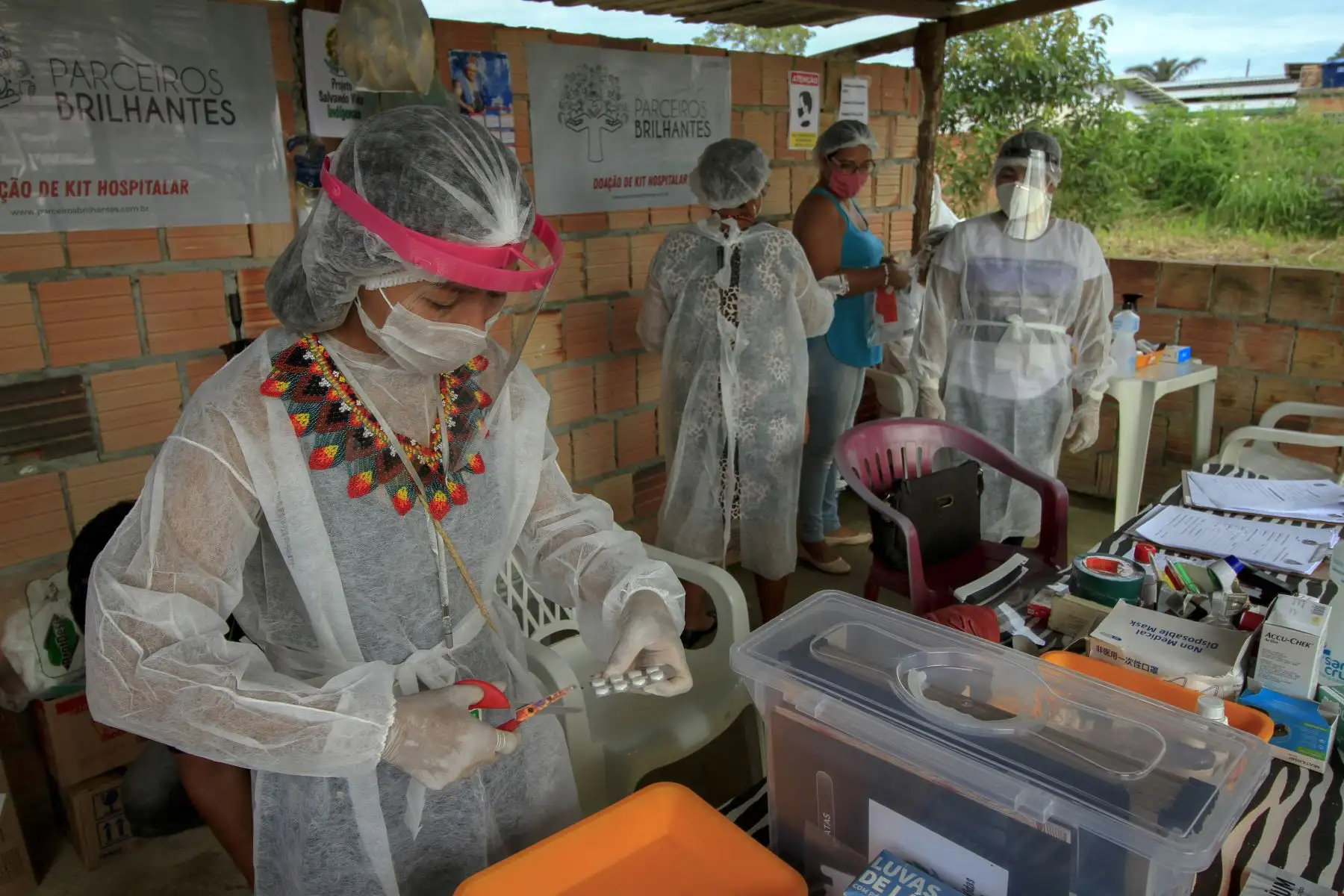 Unidad de atención médica improvisada en el barrio indígena Parque das Tribos, ubicado en la ciudad de Manaos, estado de Amazonas, para atender a pacientes en los suburbios de Manaos. Estado de Amazonas, Brasil, durante la pandemia del nuevo coronavirus COVID-19.
Foto: AFP