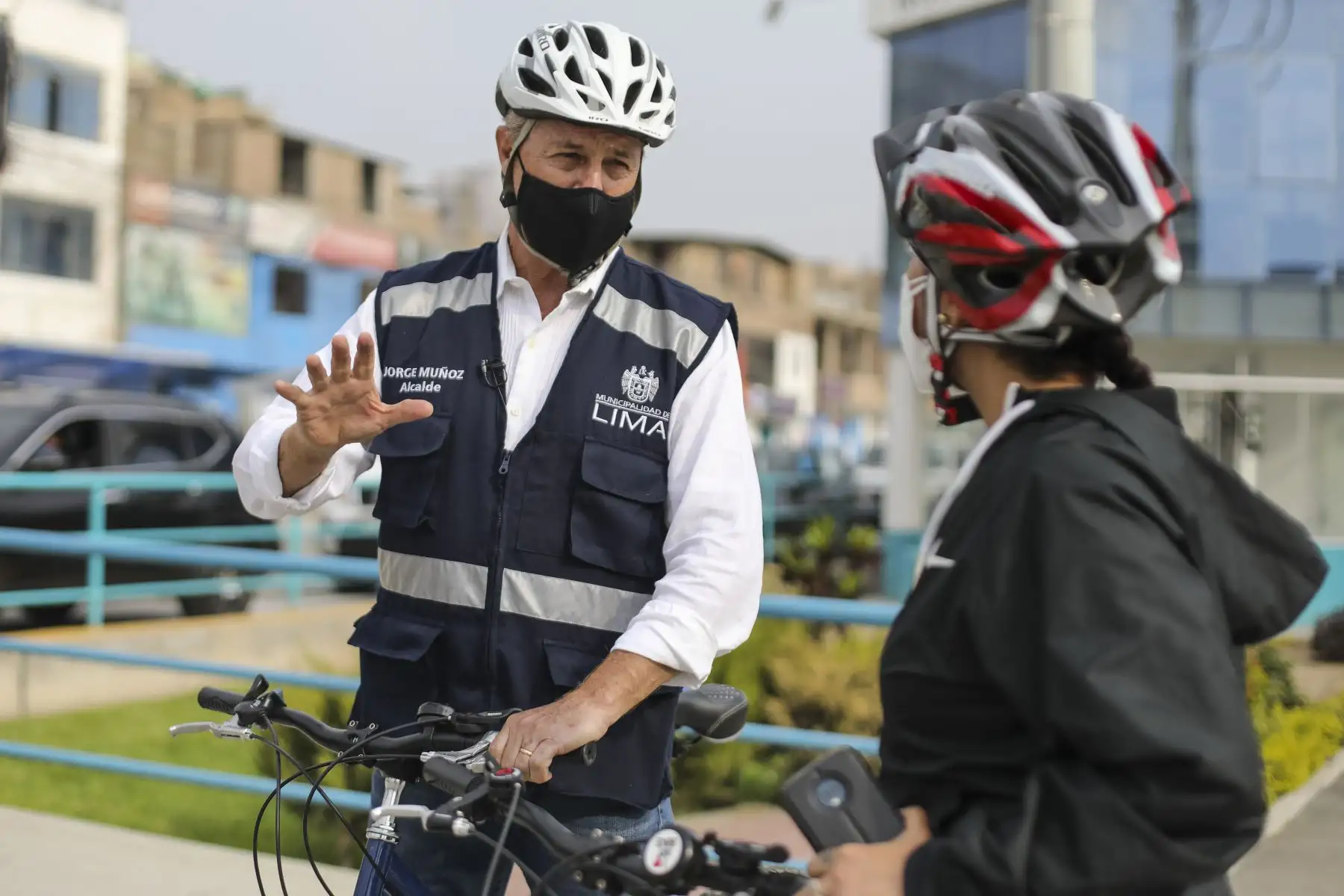 El  alcalde de Lima  Jorge Muñoz, recorre ciclo vía, de  la avenida Malásquez. Foto: ANDINA/ MLM El  alcalde de Lima  Jorge Muñoz, recorre ciclo vía, de  la avenida Malásquez. Foto: ANDINA/ MLM