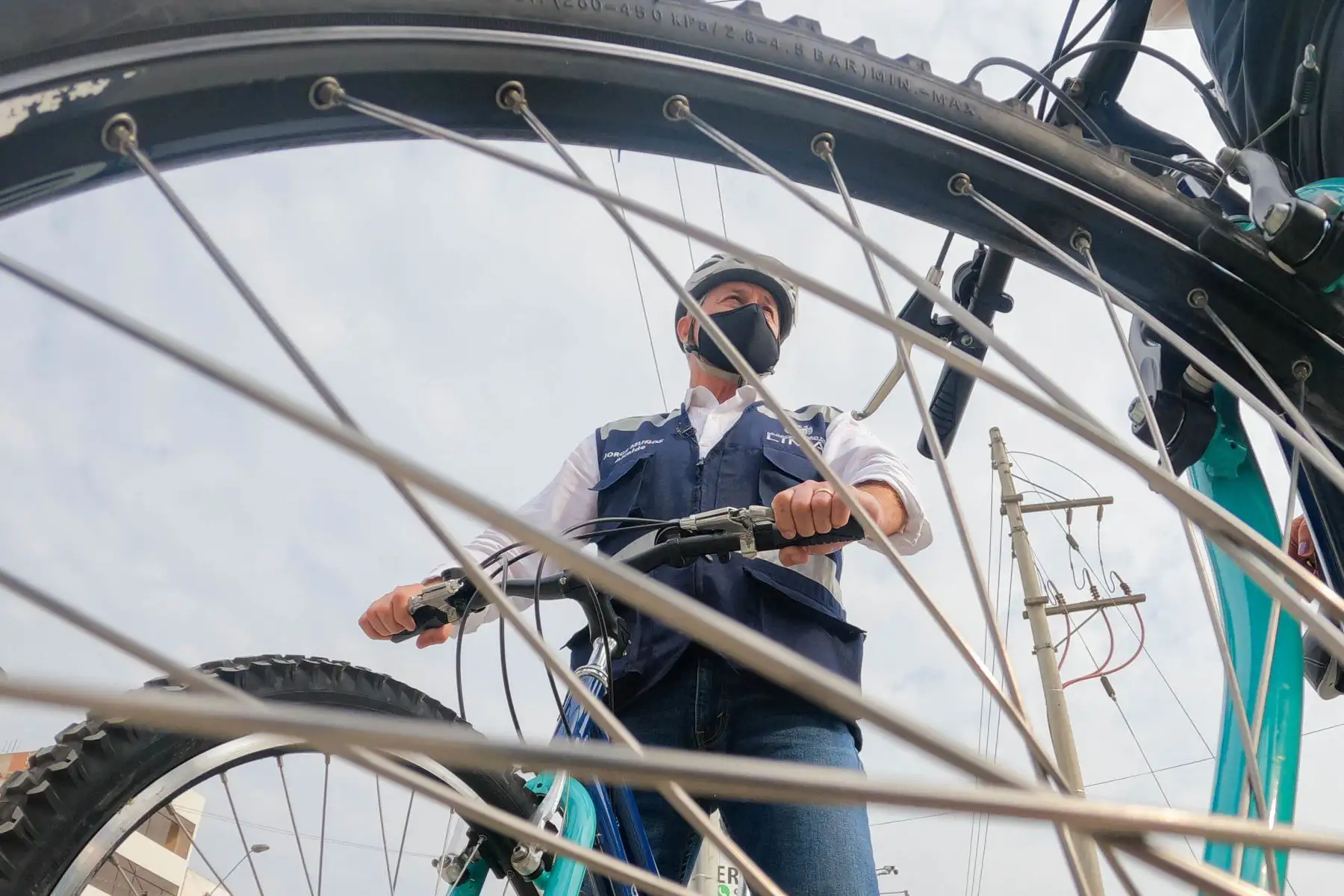 El  alcalde de Lima  Jorge Muñoz, recorre ciclo vía, de  la avenida Malásquez. Foto: ANDINA/ MLM El  alcalde de Lima  Jorge Muñoz, recorre ciclo vía, de  la avenida Malásquez. Foto: ANDINA/ MLM