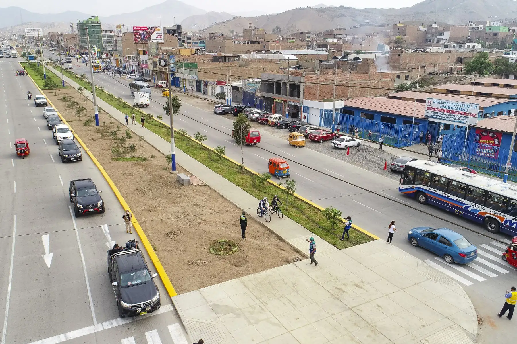El  alcalde de Lima  Jorge Muñoz, recorre ciclo vía, de  la avenida Malásquez. Foto: ANDINA/ MLM El  alcalde de Lima  Jorge Muñoz, recorre ciclo vía, de  la avenida Malásquez. Foto: ANDINA/ MLM
