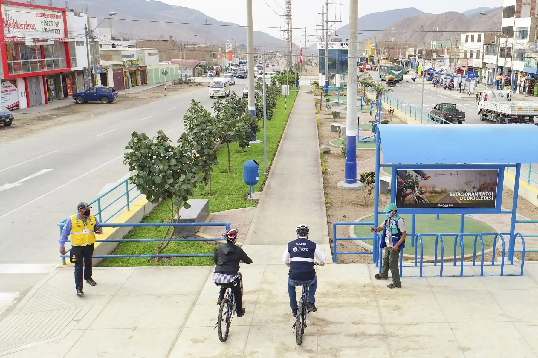El  alcalde de Lima  Jorge Muñoz, recorre ciclo vía, de  la avenida Malásquez. Foto: ANDINA/ MLM El  alcalde de Lima  Jorge Muñoz, recorre ciclo vía, de  la avenida Malásquez. Foto: ANDINA/ MLM