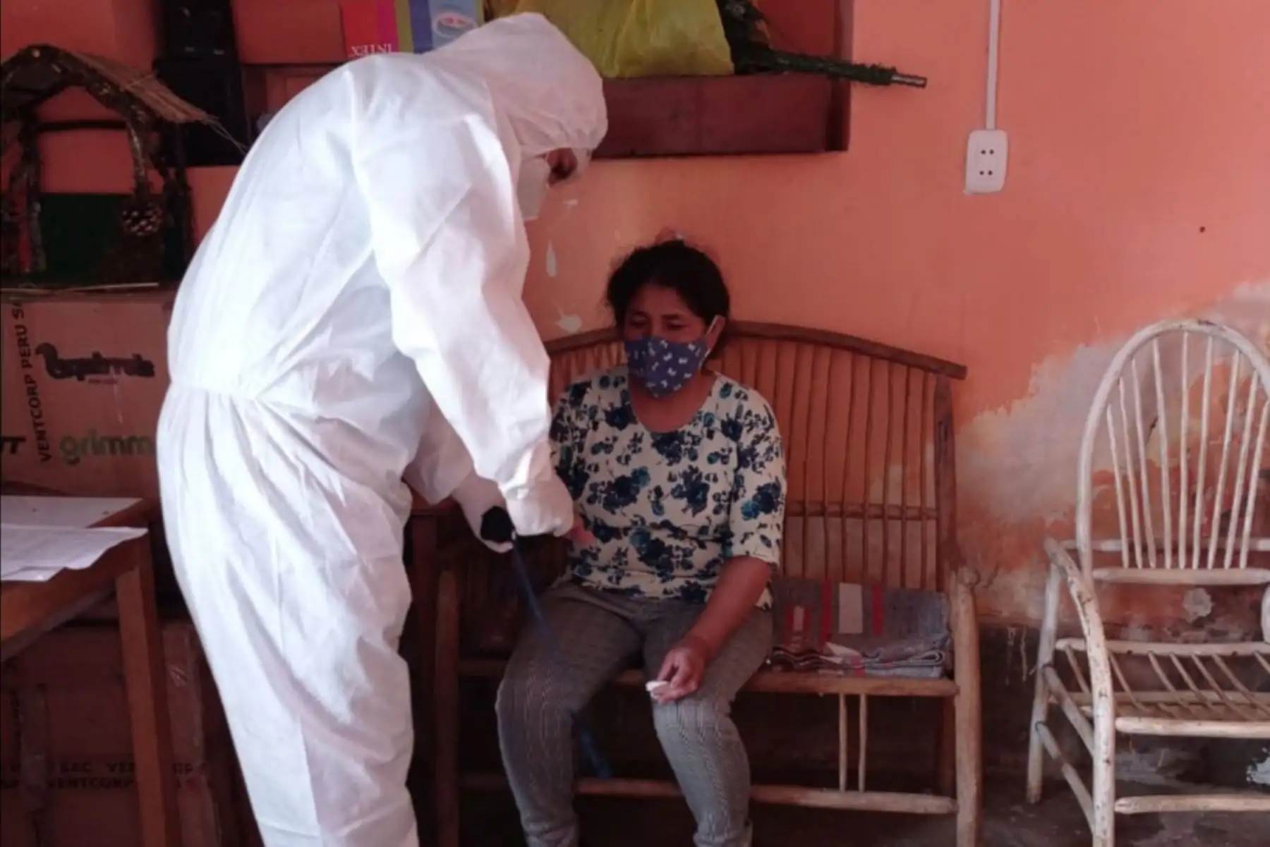 Los equipos de respuesta rápida ya realizaron 150 atenciones domiciliarias en toda la jurisdicción perteneciente al Hospital II de Abancay y trasladaron a  dos pacientes para su hospitalización en la villa covid. Foto: ANDINA/Difusión
