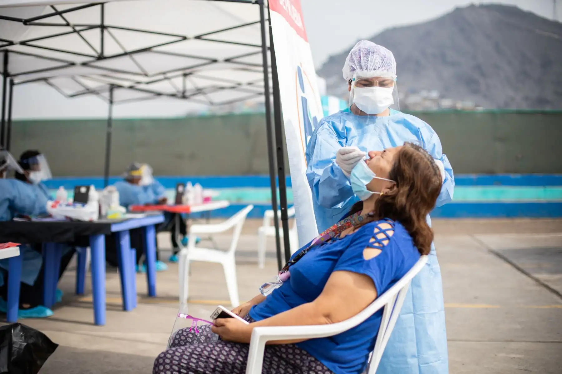 La Municipalidad de Lima, a través de Sisol Salud, realizó la primera edición del 2021 de su campaña Lima Te Cuida, en beneficio de los vecinos de Barrios Altos. La campaña estuvo dirigida principalmente a adultos y adultos mayores con comorbilidades, quienes recibieron atención médica complementaria para el control de triglicéridos, diabetes, presión arterial y descarte de covid-19. Foto: MML