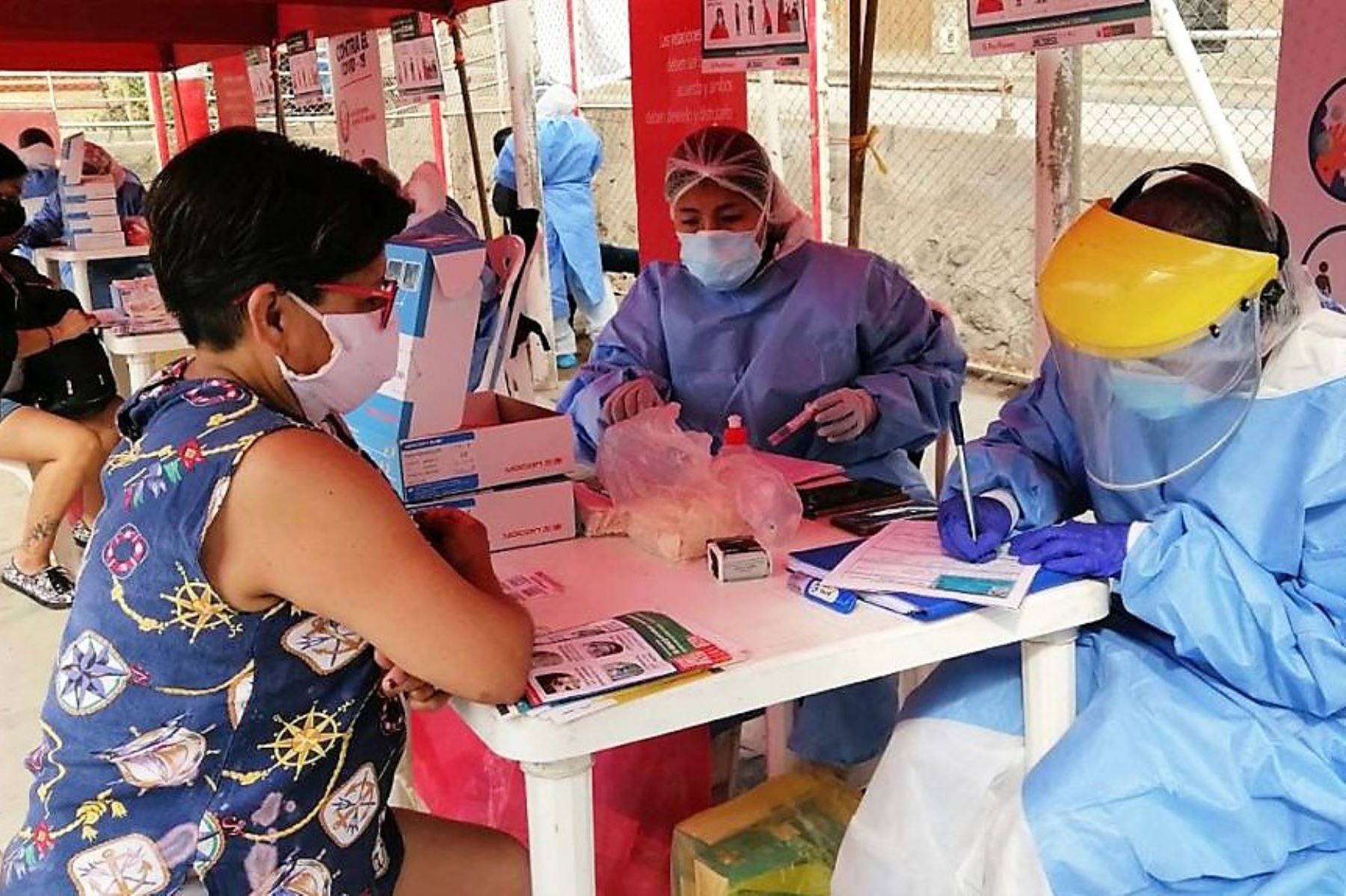 Jornada de pruebas moleculares en la zona de Zapallal, Puente Piedra, para cortar la cadena de contagios del covid-19. Foto: ANDINA/Difusión