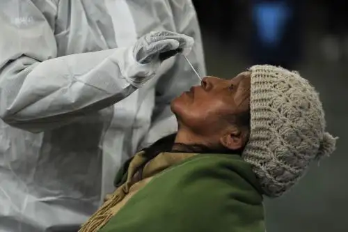 Las regiones con más fallecidos este lunes son La Paz con 20, Santa Cruz con 15 y Chuquisaca con 11, según el reporte oficial. Foto: AFP