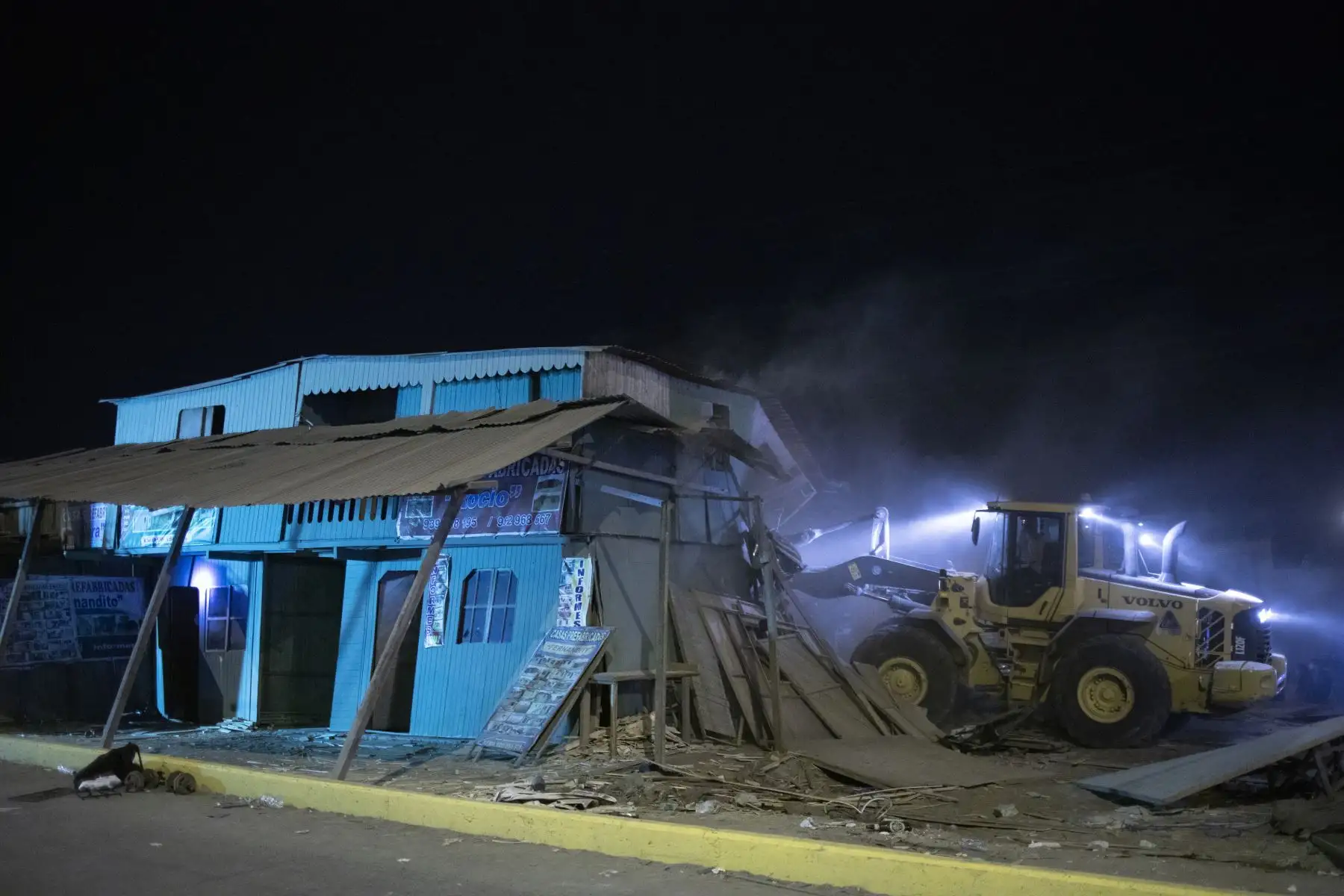 Con el apoyo de la Policía Nacional, la Municipalidad de Lima recuperó 4,200 m2 que eran ocupados ilegalmente en la cuadra 60 de la Av. Pachacútec, en el distrito de Villa El Salvador. Foto: ANDINA / Municipalidad de Lima