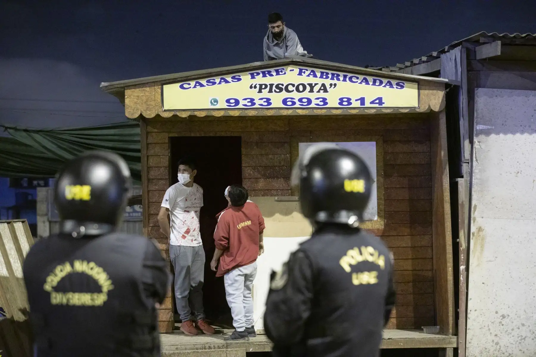 Con el apoyo de la Policía Nacional, la Municipalidad de Lima recuperó 4,200 m2 que eran ocupados ilegalmente en la cuadra 60 de la Av. Pachacútec, en el distrito de Villa El Salvador. Foto: ANDINA / Municipalidad de Lima