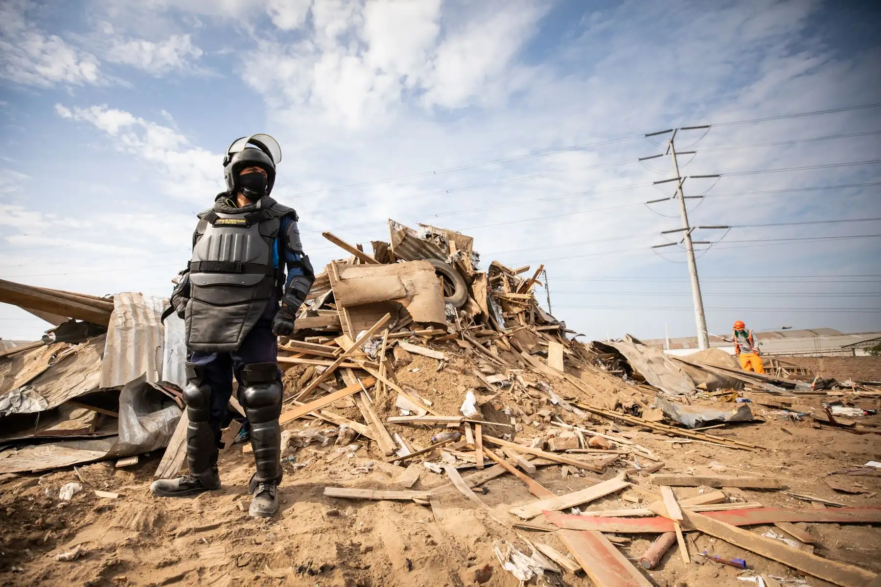 Con el apoyo de la Policía Nacional, la Municipalidad de Lima recuperó 4,200 m2 que eran ocupados ilegalmente en la cuadra 60 de la Av. Pachacútec, en el distrito de Villa El Salvador. Foto: ANDINA/ Municipalidad de Lima