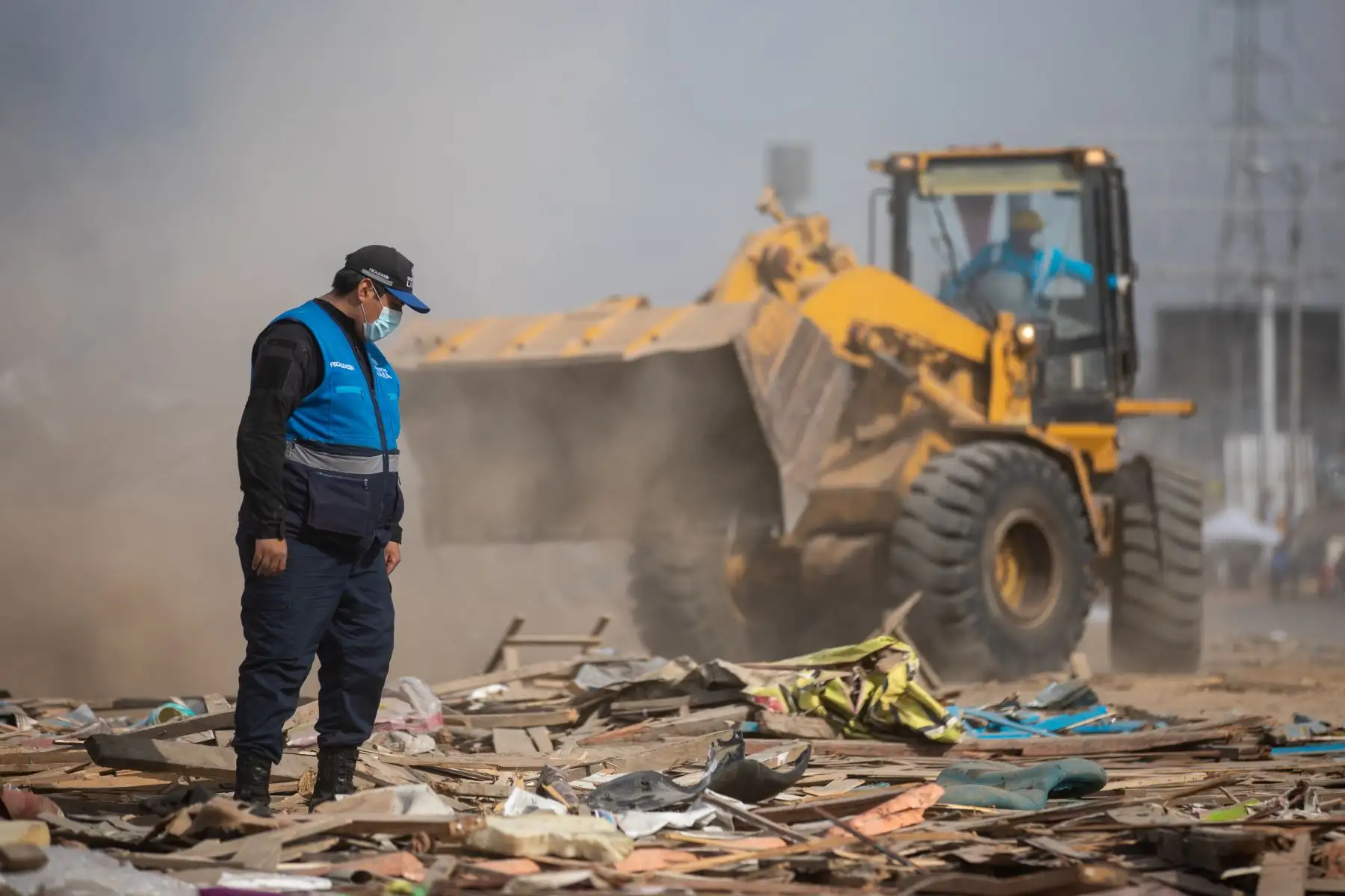 Con el apoyo de la Policía Nacional, la Municipalidad de Lima recuperó 4,200 m2 que eran ocupados ilegalmente en la cuadra 60 de la Av. Pachacútec, en el distrito de Villa El Salvador. Foto: ANDINA/ Municipalidad de Lima