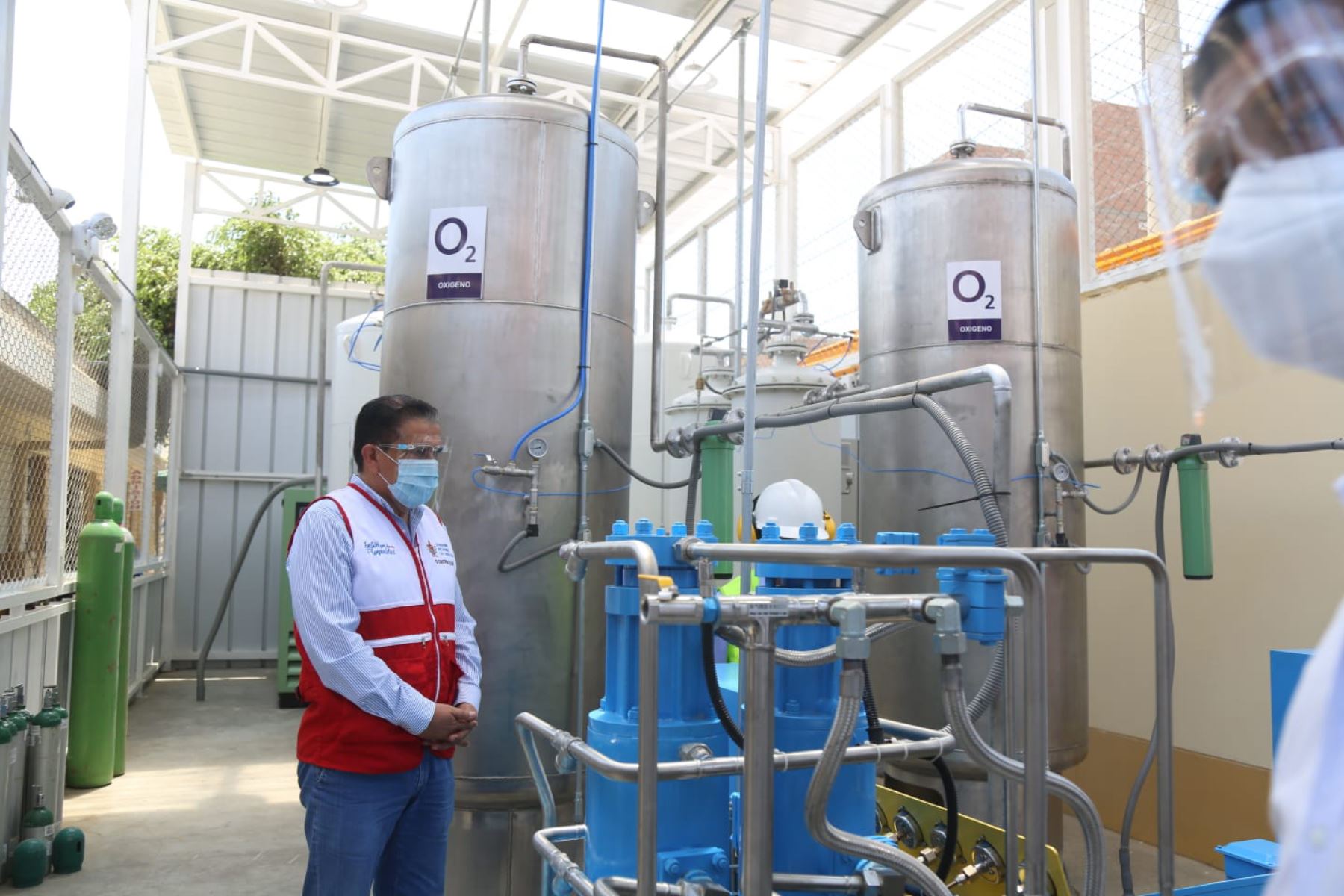 La provincia de Virú (La Libertad) ya cuenta con una planta de oxígeno que produce 40m³ por hora y atiende un total de 96 balones de 10m³ de oxígeno medicinal al día. Foto: ANDINA/Cortesía Luis Puell
