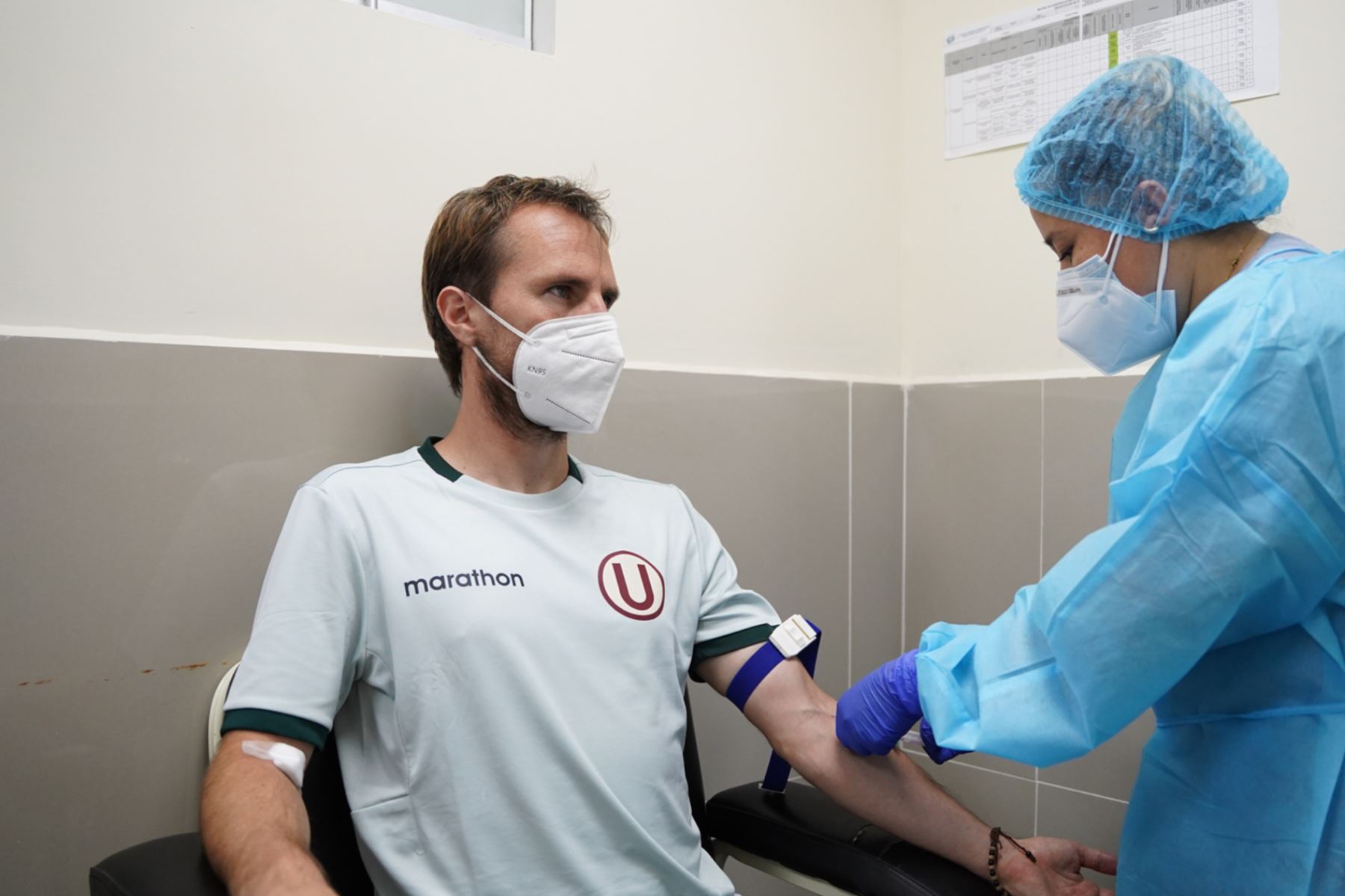 Hernán Novick pasa exámenes médicos en Universitario