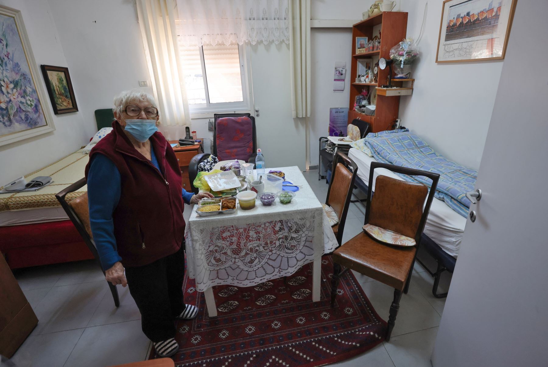 La fundación israelí Yad Ezer La-Haver se conecta con sobrevivientes aislados del Holocausto. Foto: AFP