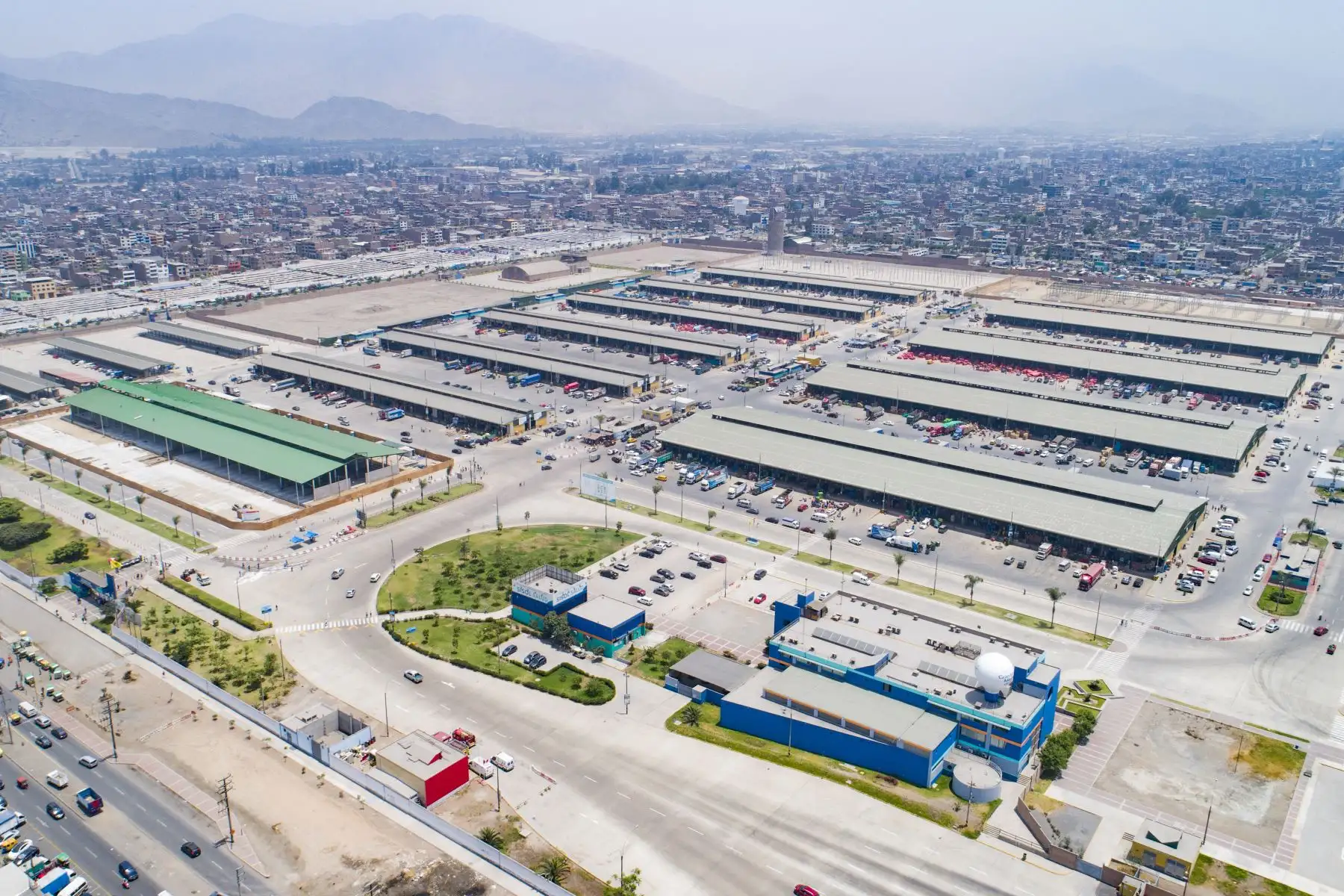 Abastecimiento de diversos productos como la papa, zapallo, tomate, ajíes y cebolla etc, esta garantizado  en el Gran Mercado Mayorista de Lima que promueve la Municipalidad de Lima.
Foto: Municipalidad de Lima