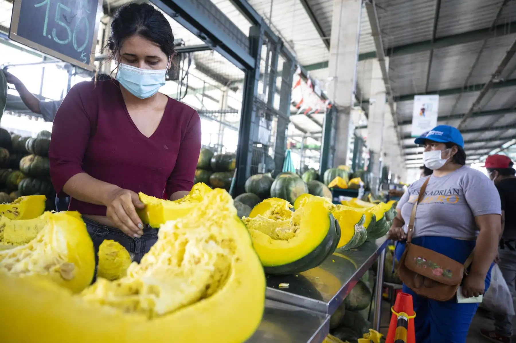 Abastecimiento de diversos productos como la papa, zapallo, tomate, ajíes y cebolla etc, esta garantizado  en el Gran Mercado Mayorista de Lima que promueve la Municipalidad de Lima.
Foto: Municipalidad de Lima